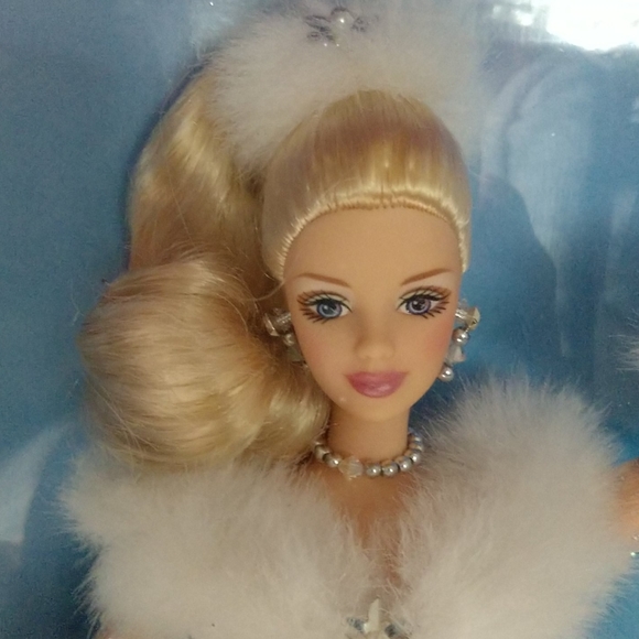 Vintage Avon Barbie Doll 2002 Winter's Reflection - Picture 4 of 13